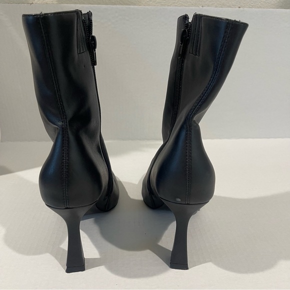 Women’s Open Edit Black Leather Zip Up Heeled Booties Size 7.5 US! - Picture 7 of 10